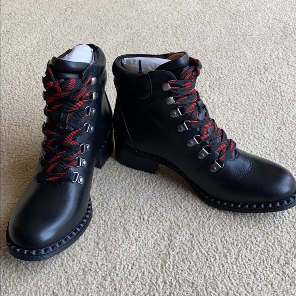 NWT Gentle Souls Black Ankle Boots in Sz 7.5M.